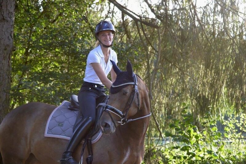 Manon et Savannah jeune couple prometteur