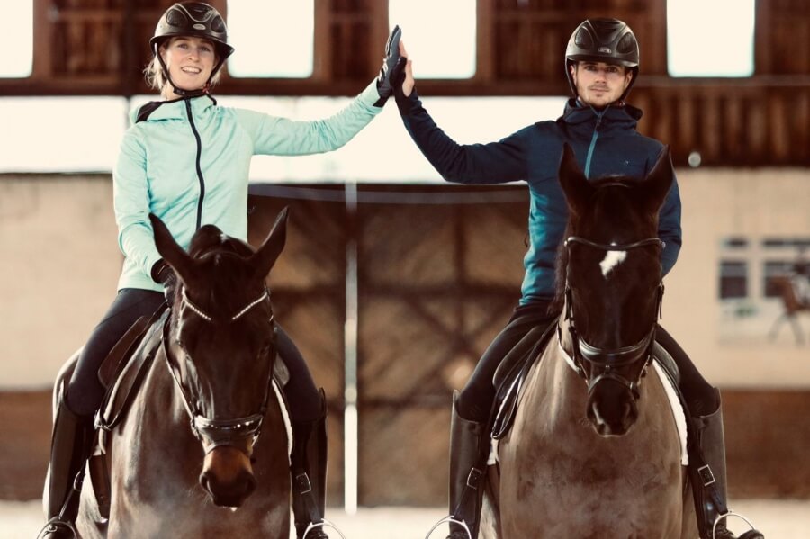 Horse Pilot équipe Corentin et Camille de la tête aux pieds